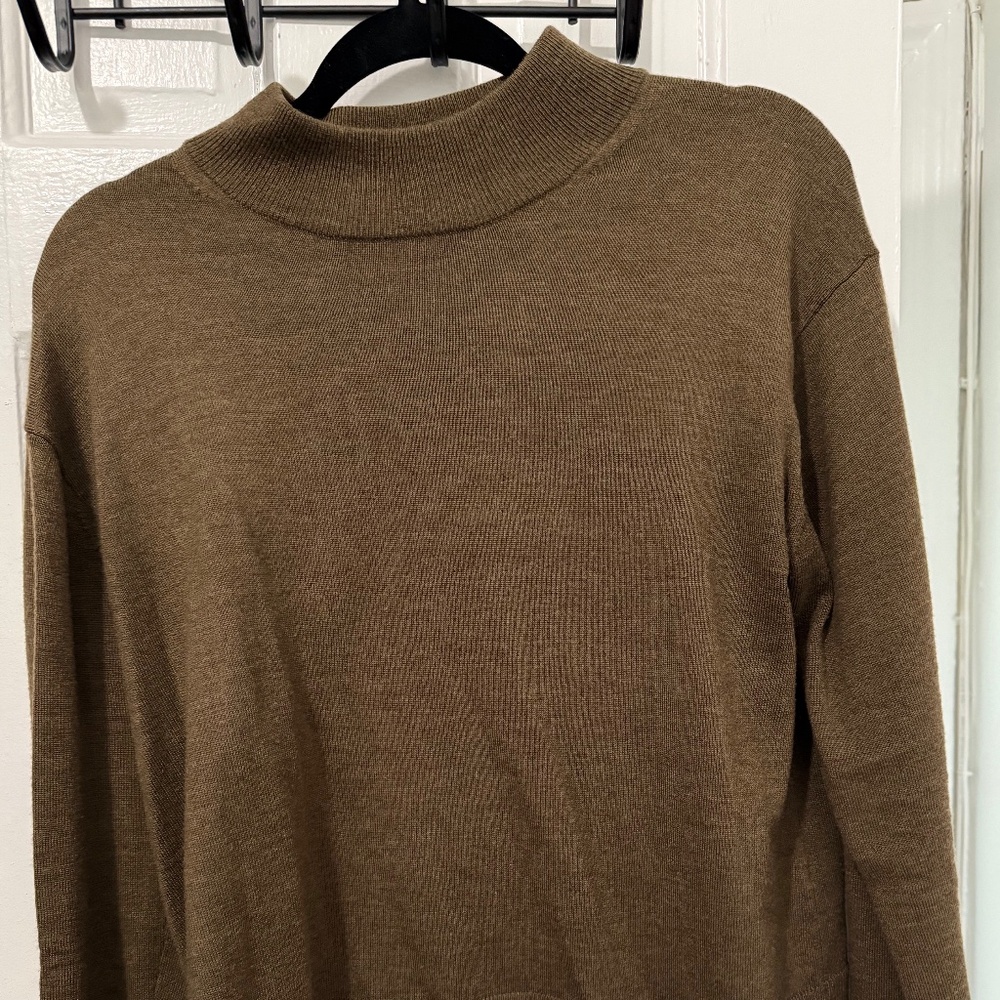 Banana Republic moss green mock neck sweater